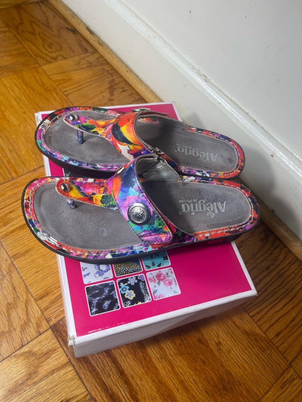 Alegria Carina Iris Floral Leather Thong Sandal 36 - Picture 3 of 7
